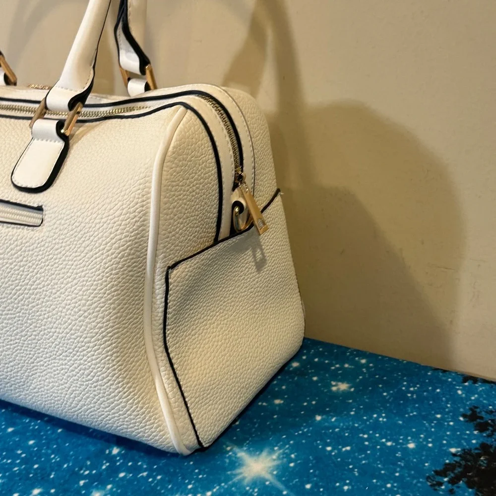 Michael Kors White bedord legacy purse with strap